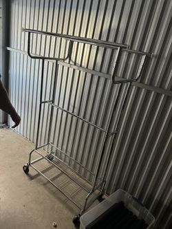 Rolling Clothes Hanger