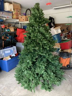 Artificial tree about 71/2 to 8ft A very nice tree.