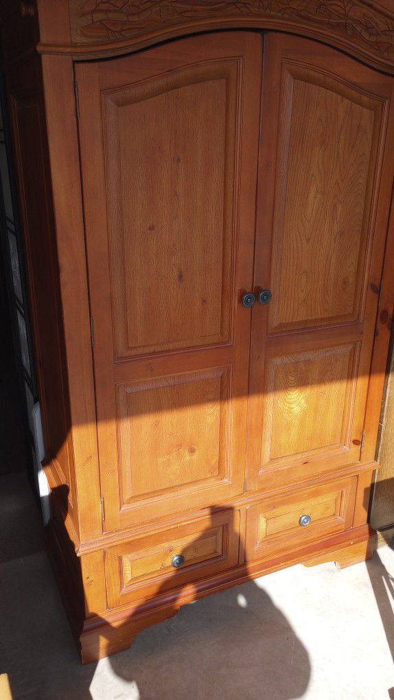 Wardrobe Cabinet!/With 3 Drawers/ Inside Door Mirror/Shelves inside If Needed Or Just Hanging Closet Also 2 Side Poles For Getting Ready To Prepare!