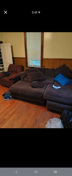 Sectional ottoman and reclingkng chair no rips stains