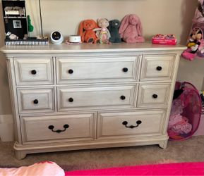 Dresser and two 2-drawer nightstands