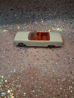 1999 Hot Wheels '64 Lincoln Continental White Convertible 1:64 Diecast