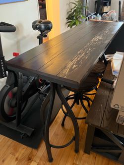 Bar counter and chairs - solid metal/wood