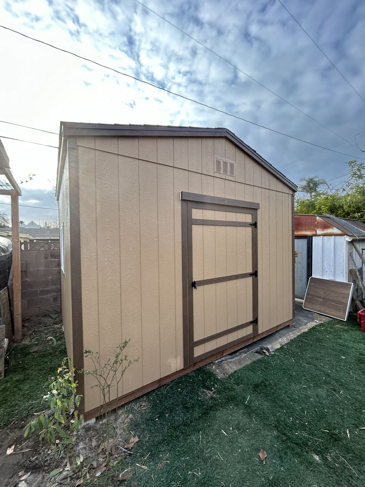 Shed 10x12x10H