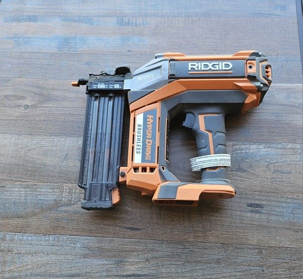 Ridgid 18v 18 gauge cordless brad nailgun