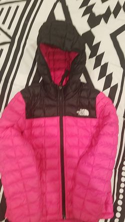 North Face Jacket for kids size (XS 6)