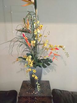 Nice metal vase flower arangment