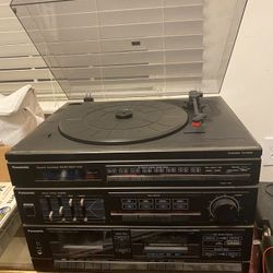Panasonic Tape And Record Player With Speakers 
