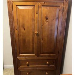 Dresser/armoire