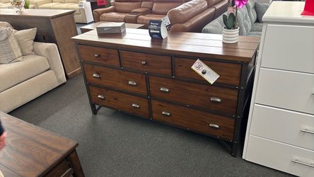 Dresser