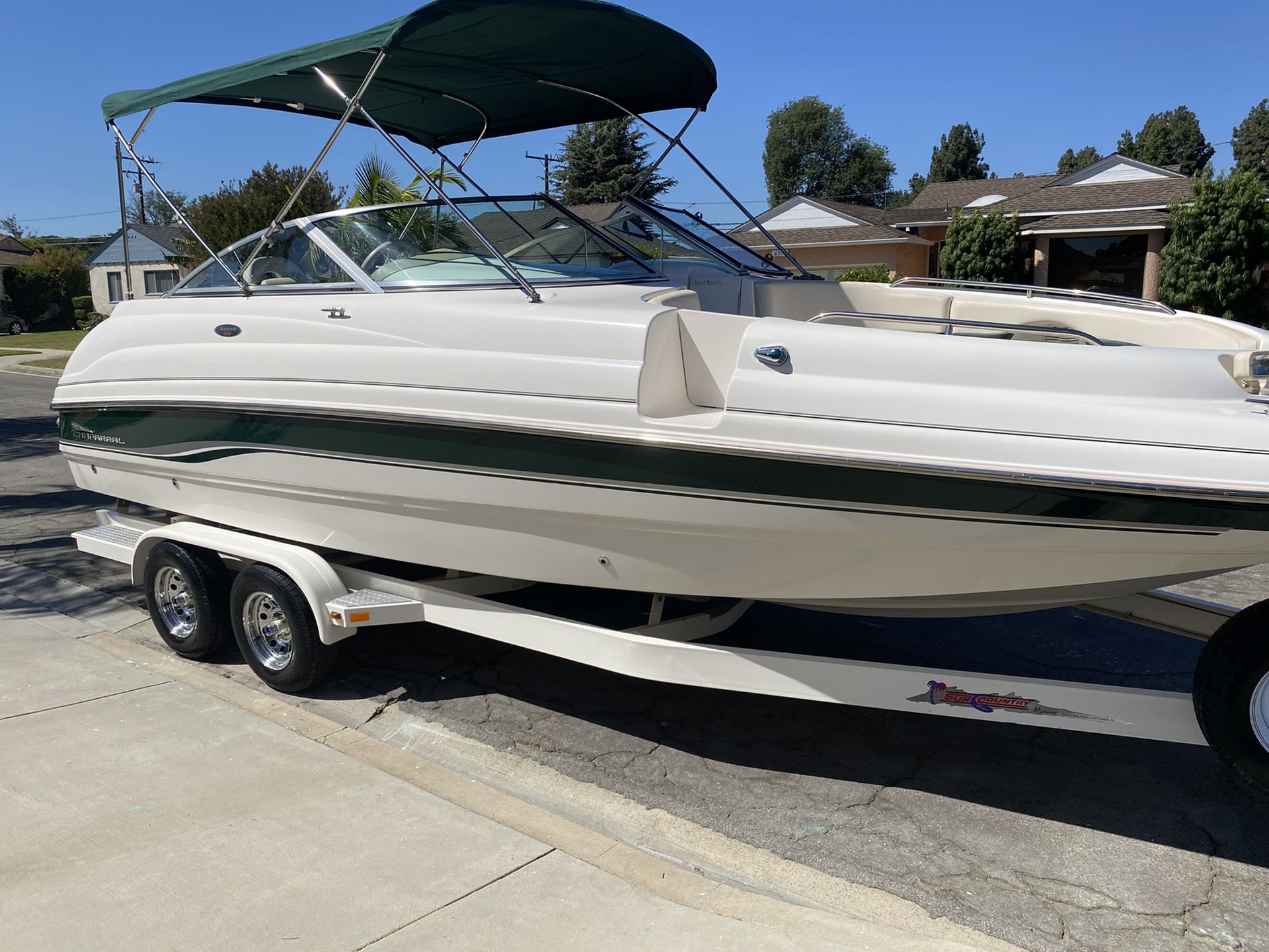 Chaparral Sunesta 233 23’ Deck Boat with low hours