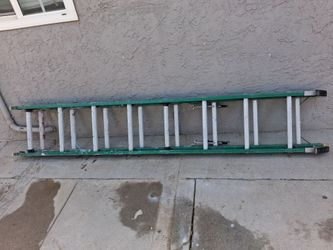 Ladder 16ft fiber glass Louisville good Condition!Escalera 16pies Fibra Vidrio Buenas Condiciones!