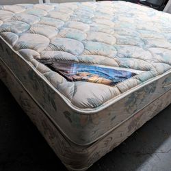 Queen mattress 11" Serta Perfect sleepers and box spring. Free delivery same day.