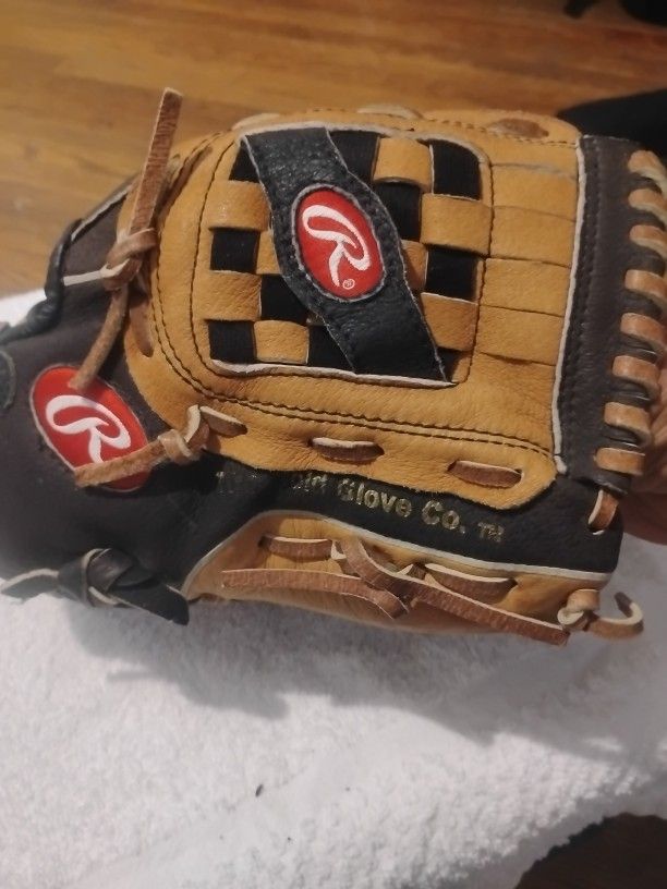Rawlings Left Hand Glove 