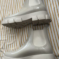 Womens Chelsea Rain boots Size 10 Nude Paten Leather 