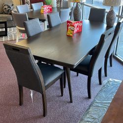 💥HUGE Blowout Furniture Sale!💥 Brand New Table W/ 6 Chairs! $50 Down Takes It Home Today!