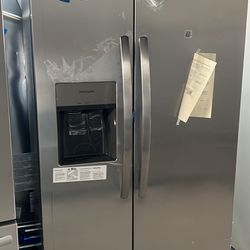 New Open Box Frigidaire Side By side Stainless Steel Refrigerator 