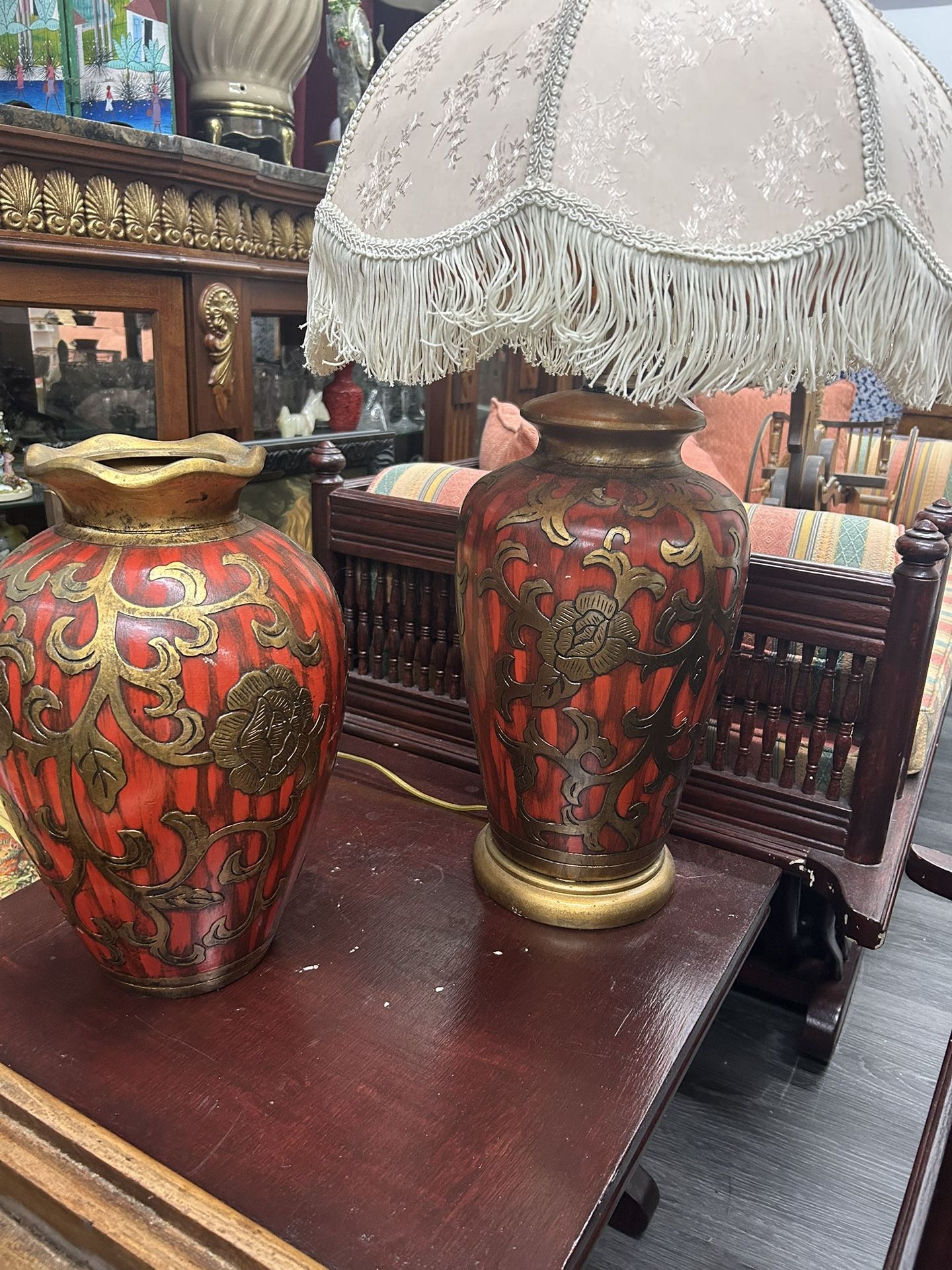 Alexander Kalifano Vase And Lamp