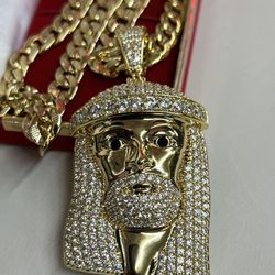 Ice out simulated A- Grade diamonds prongs Jesus necklace  🔥14k premium gold plated🔥