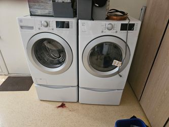 Kenmore Washer and Dryer w/ Pedestal
