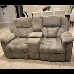 Recliner Couch (Smoke Free Home, No Damage)