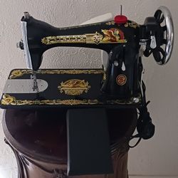 SEWING MACHINE (SINGER)