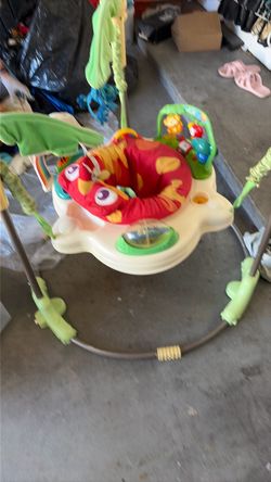 Baby hopper chair