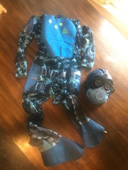 Boys costume. Don’t recall the name. Worn once. Size for a 5-7 yr old kid.