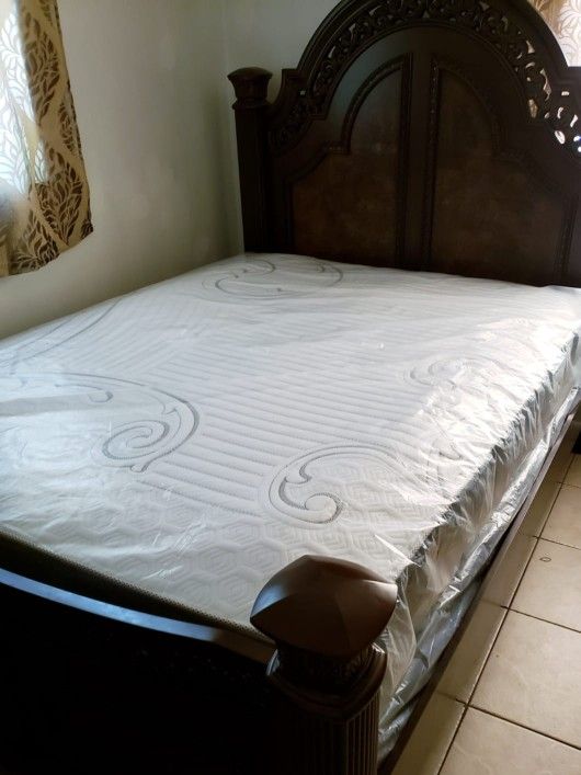 NEW QUEEN MATTRESS. Bed frame is not available. Take it home the same day 👍