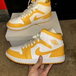 Jordan 1 YELLOW /WHITE 