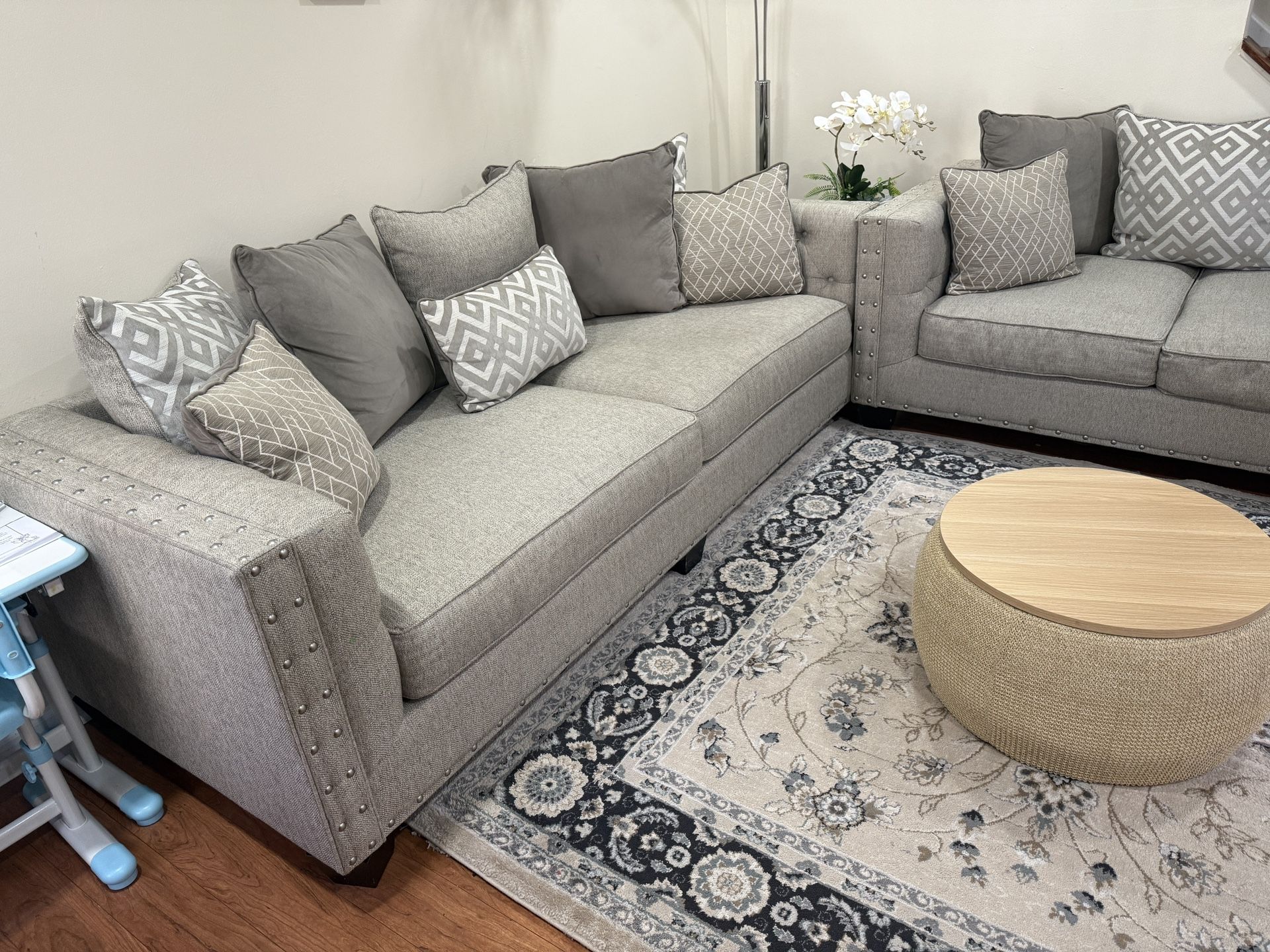 Move Out sale Raymour&Flanigan 5 seater Sofa Set 