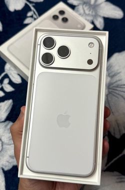 Brand New iPhone (17 Pro Max 2TB)**UNLOCKED For All accompanies