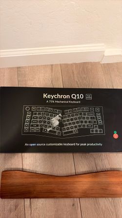 Mechanical Keyboard Keychron Q10 with arm rest