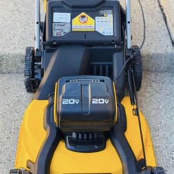 DEWALT 20V MAX 21 in. Brushless Cordless Battery Powered Self Propelled Lawn Mower (Tool Only)