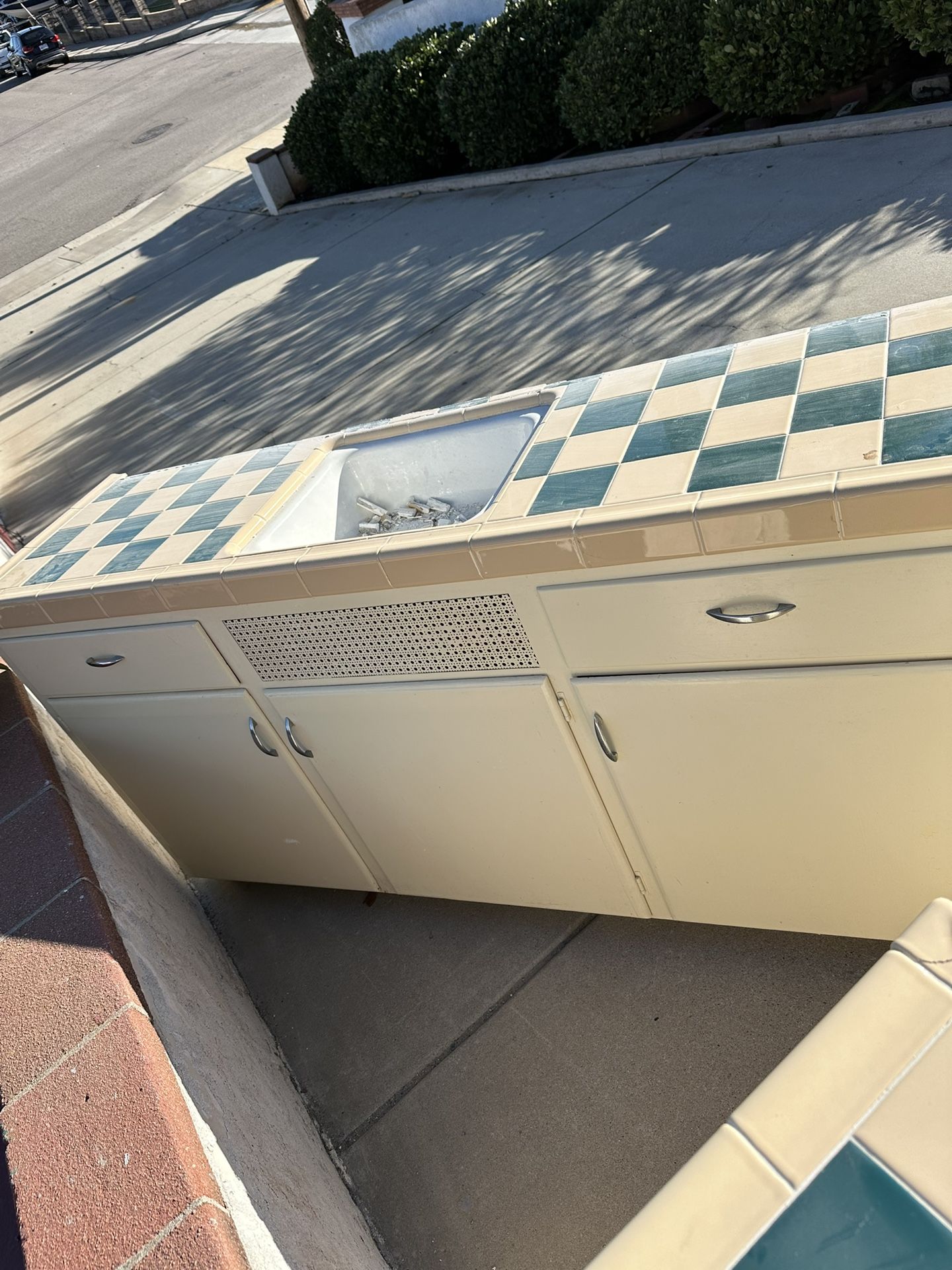 Free - Cabinet With Countertop