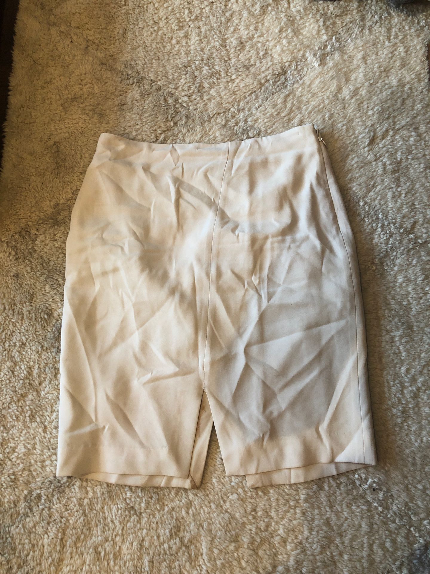 Aritzia Babaton Size 6 Cream pencil skirt