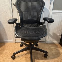   Herman Miller Aeron Chair Size B (Excellent Condition) 