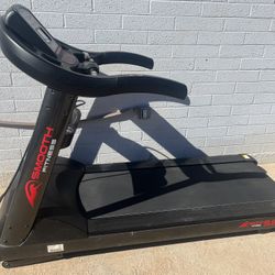 SMOOTH FITNESS TREADMILL 
