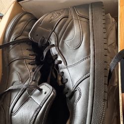 Black Air Force  1  size 13  like new   $90