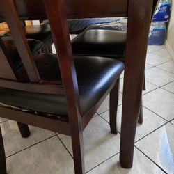 Extendable Dining Table With 6 Chairs *damaged