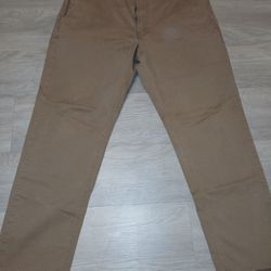 Levi Strauss Signature Men’s and Big Men’s Athletic Fit Hybrid Chino Pants
