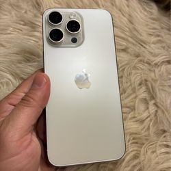 Iphone 15 pro max ( like new) not stupid offers!!!