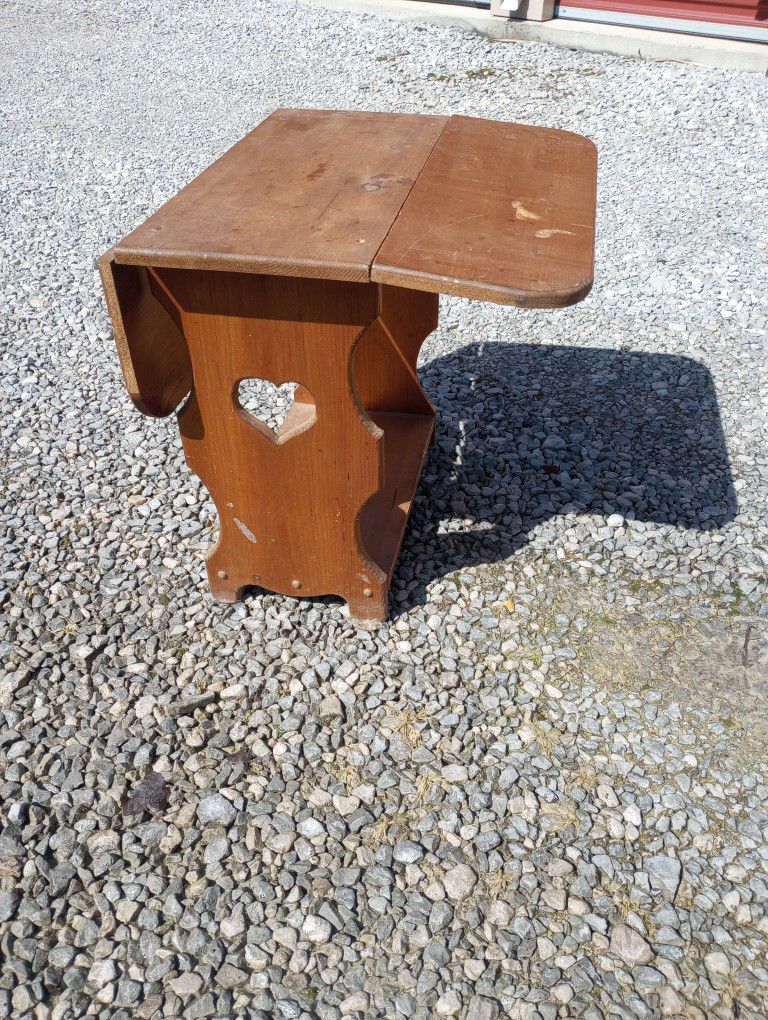 Country Heart Dual Wing End Table