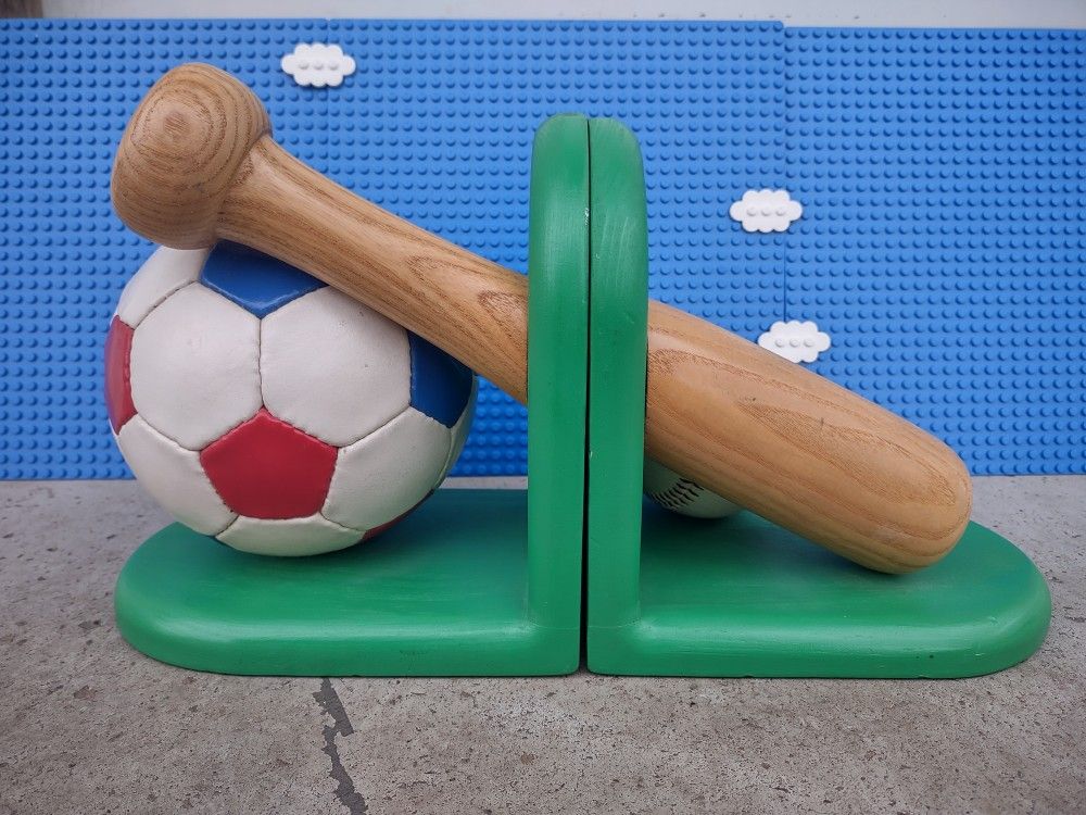 SOCCER BALL & BASEBALL BAT & BASEBALL WOOD BOOKENDS, CHILDRENS ROOM / DEN NICE!