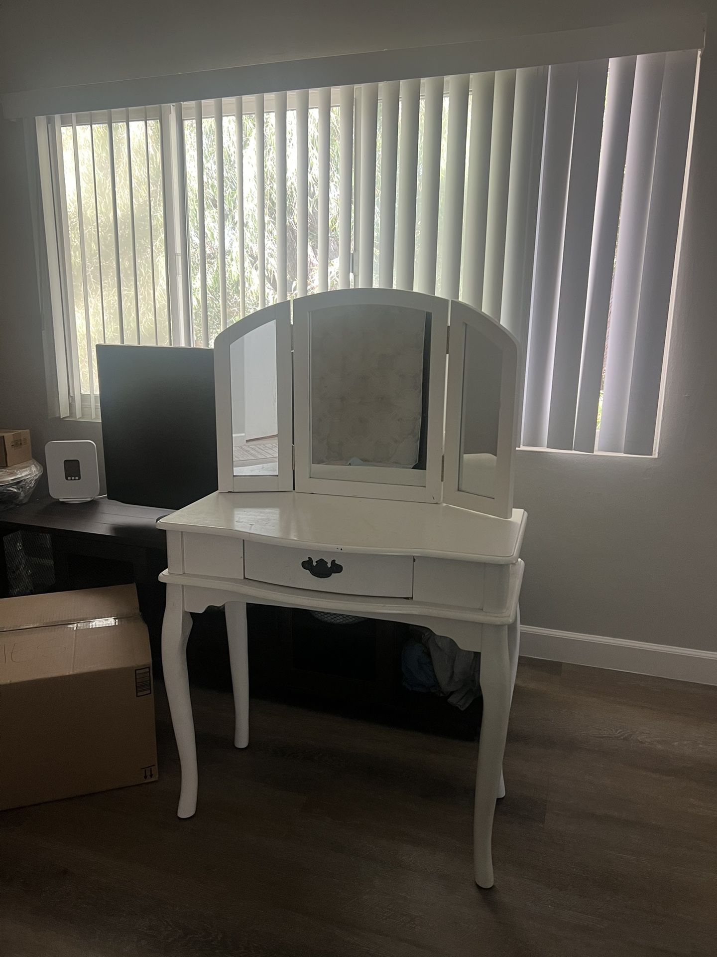 White Vanity Makeup 3 Mirrored 