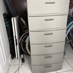 Six plastic drawers