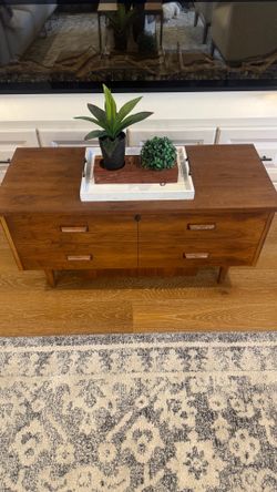 Mid Century Modern Lane Cedar Chest with Original Key.