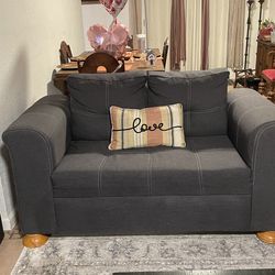 Gray loveseat 💕