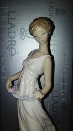 LLADRO FLOWERS FOR A GODDESS