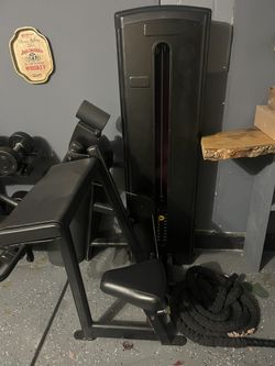 Preacher Curl Machine